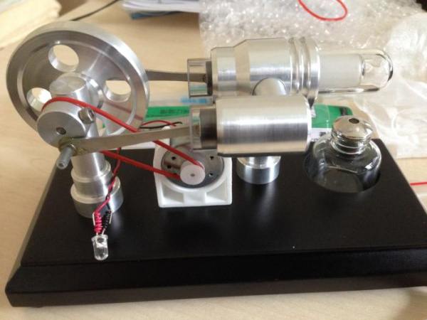 Двигатель Стирлинга  Stirling Engine  с генератором