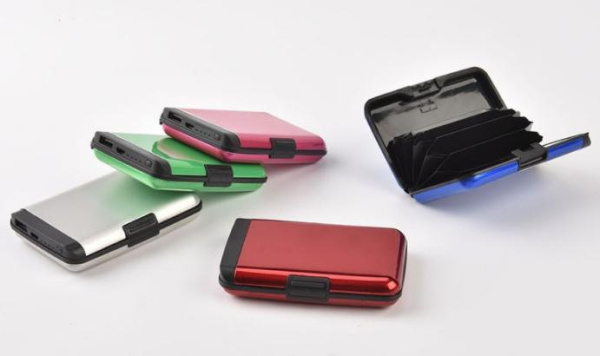 Визитница с зарядкой для смартфона 1800 мАч PowerBank (павербанк)